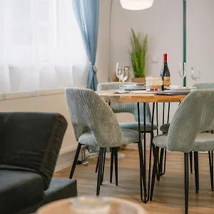 Modernes 2-zimmer Themen-apartment Im Zentrum Apartment